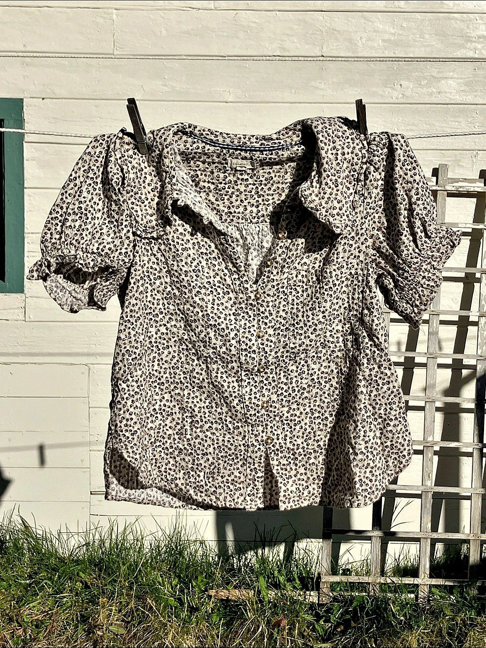 PILCRO Print Button Front Blouse in White & Black Size Small